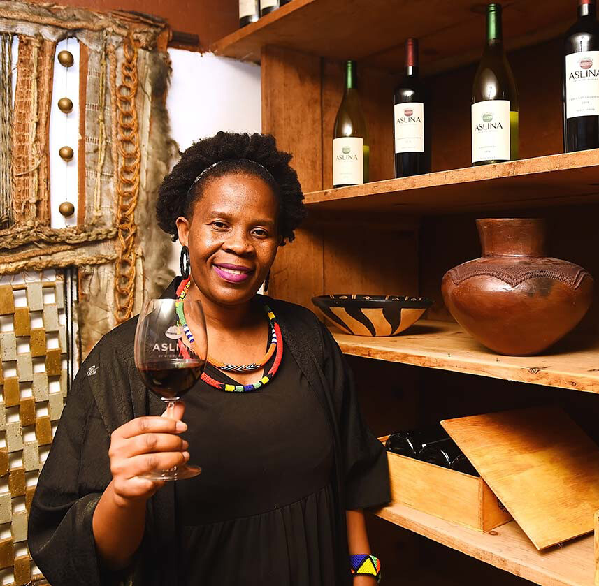 Ntsiki-Biyela-2864.png
